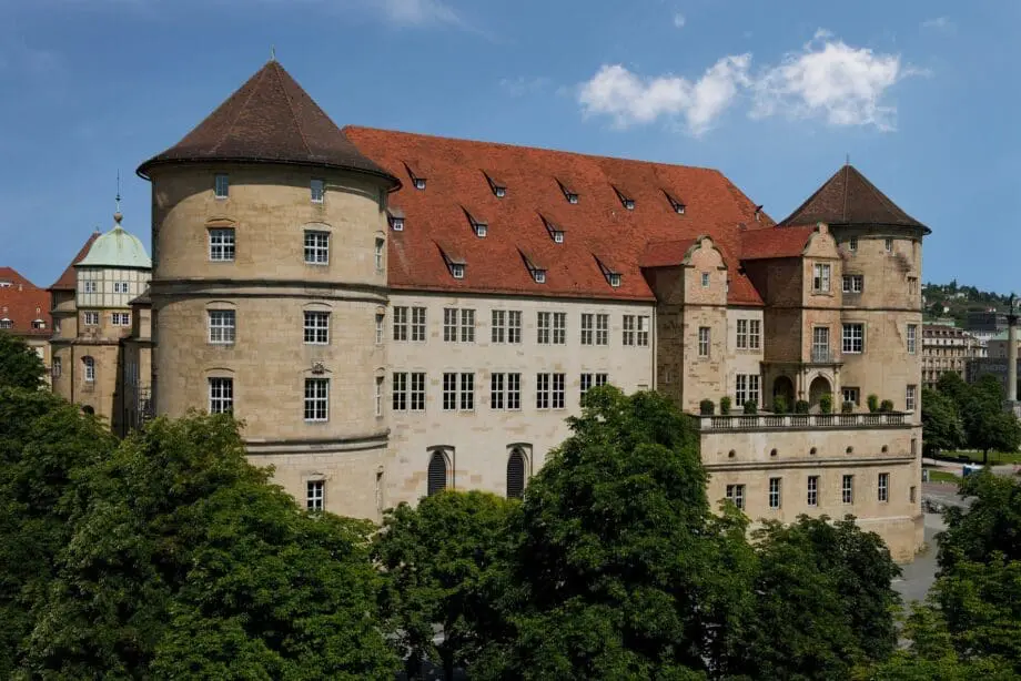 Ansicht des Dürnitzbaus des Alten Schlosses von der Seite zum Karlsplatz.